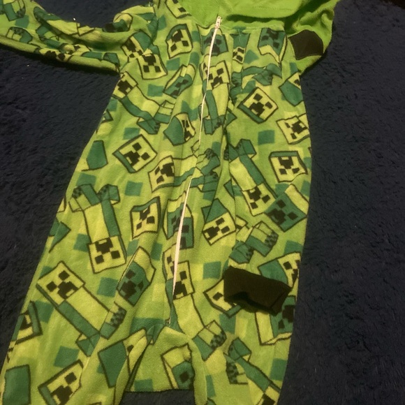 5T Boys Pajamas 15 piece lot - Picture 7 of 16